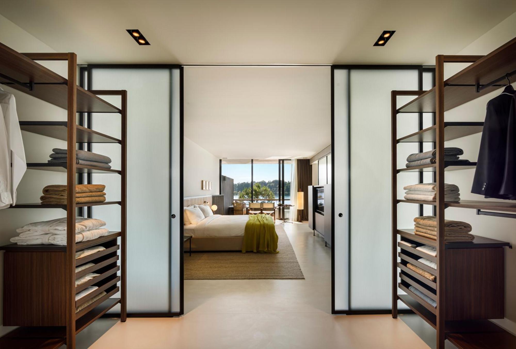 Grand Park Hotel Rovinj By Maistra Collection 部屋 写真 A walk-in closet