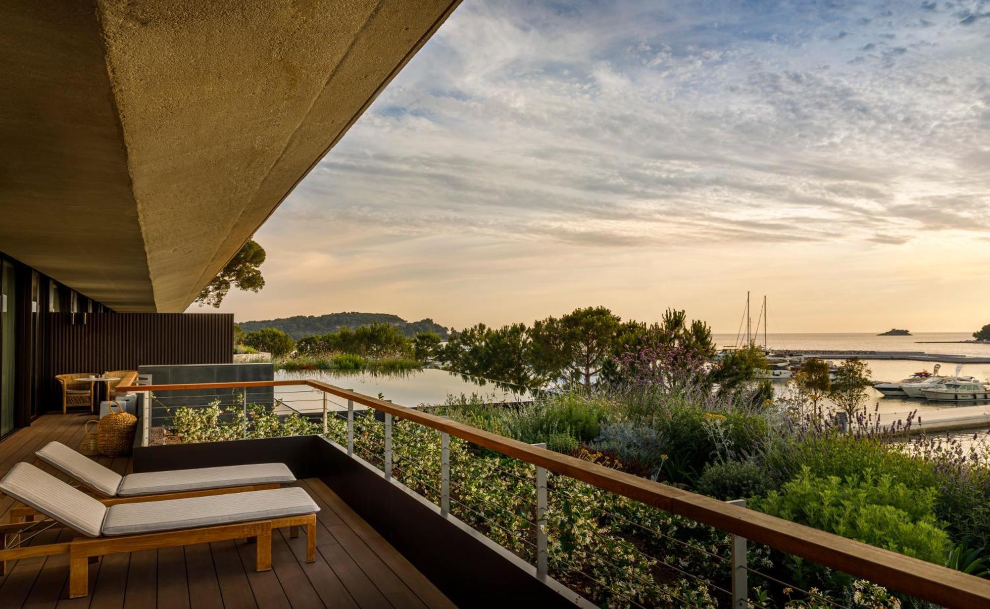 Grand Park Hotel Rovinj By Maistra Collection 部屋 写真 View from the hotel