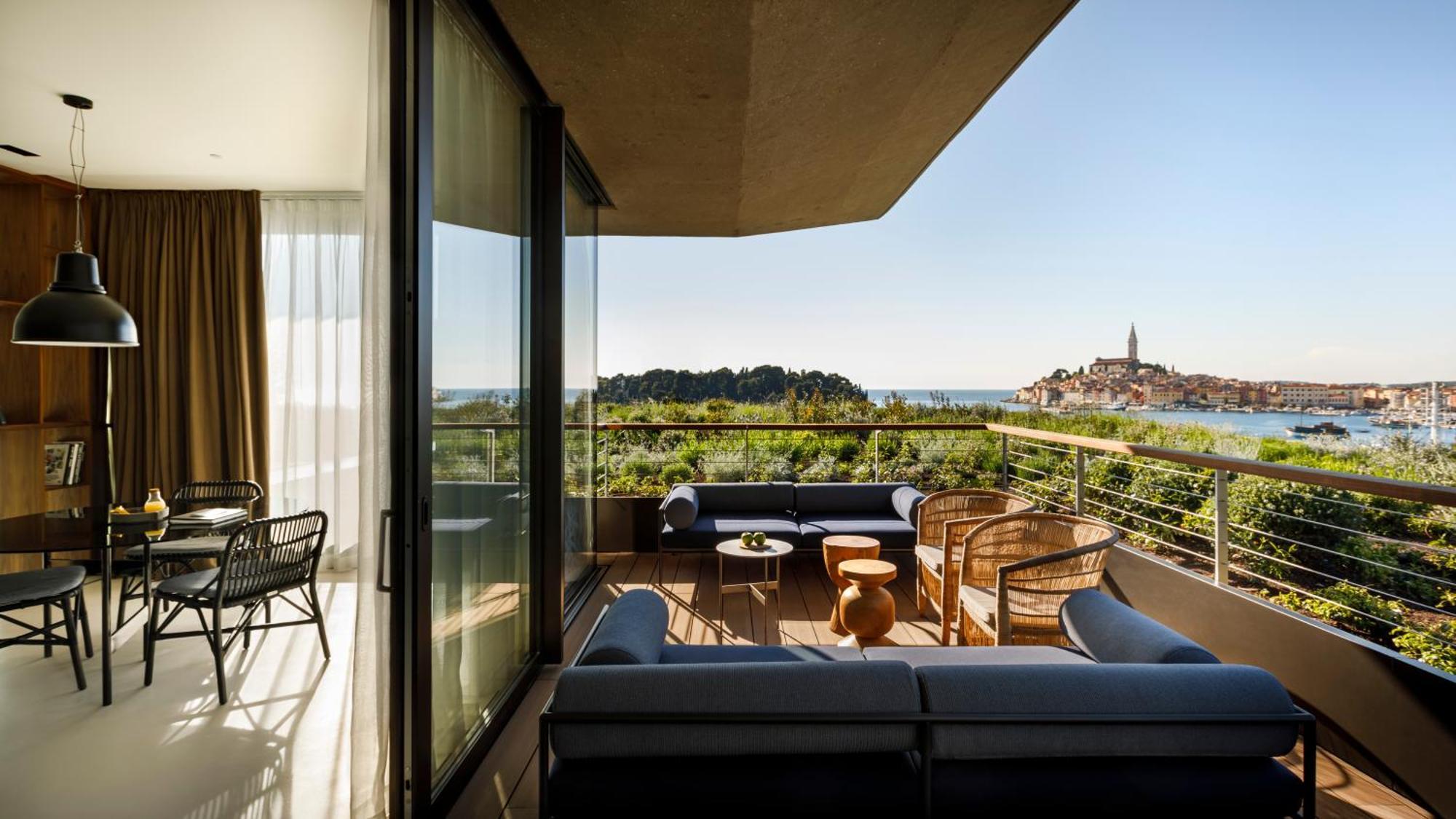 Grand Park Hotel Rovinj By Maistra Collection エクステリア 写真 A view of the Adriatic Sea from the hotel